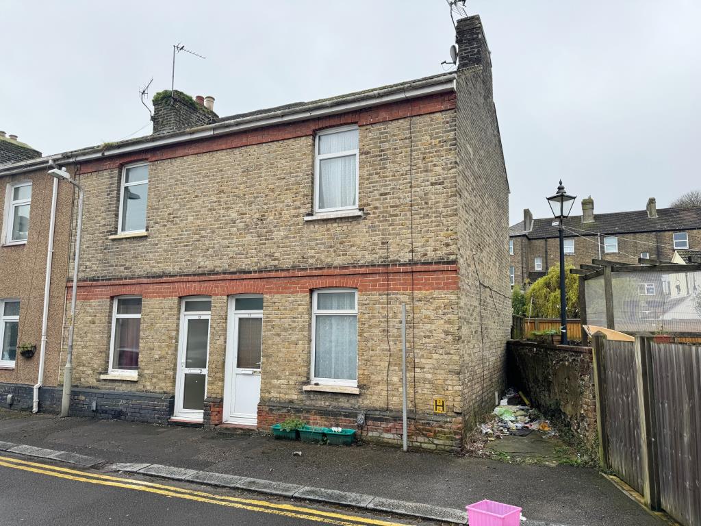 Lot: 17 - TWO-BEDROOM HOUSE FOR INVESTMENT - Front of property